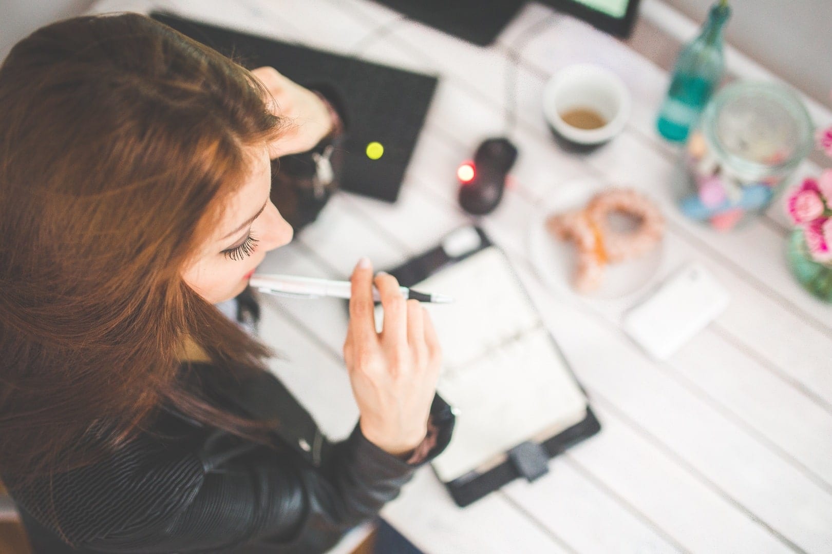 desk-writing-work-hand-working-girl-723046-pxhere.com_